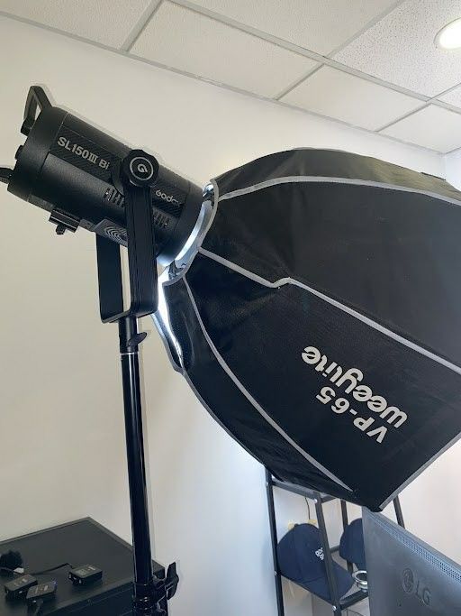 Godox SL150III BI LED Video Light with Softbox (Category: Lighting & Studio Equipment) located in Manila. Submitted by juan.paolo0000 (Listing ID 1437668270, Image 1). Description: - Godox SL150III BI LED video light included. - Comes with a Weeylite VP-65 softbox (black with white trim). - Includes a light stand. - Ideal for video and photography. - Features the Godox logo..