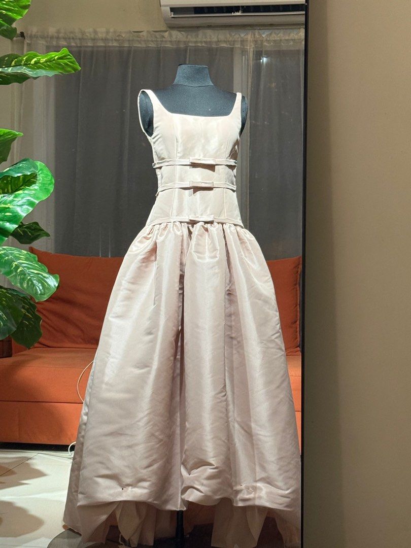 Gown for Rent (Category: Evening dresses & gowns) located in Quezon City. Submitted by thriftables (Listing ID 1437621537, Image 2). Description: Made by a designer who works under Vania Romoff! Ribbons are removable :) Can send more pics upon request Measurements: Bust: 36A / 34B Waist: 29 .