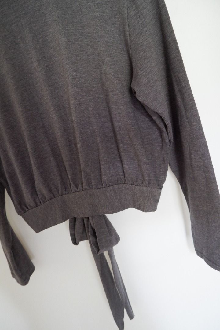 Grey Cropped Utility Tie-Front Long Sleeve Blouse (Category: Longsleeves) located in San Juan City. Submitted by olispace (Listing ID 1437625232, Image 3). Description: Grey Cropped Utility Tie-Front Long Sleeve Blouse 🌷Condition: 9/10 —RFS: Decluttering 🧺 📍Brgy. Balong-bato, San Juan City MOP: Gcash MOD: Lalamove.
