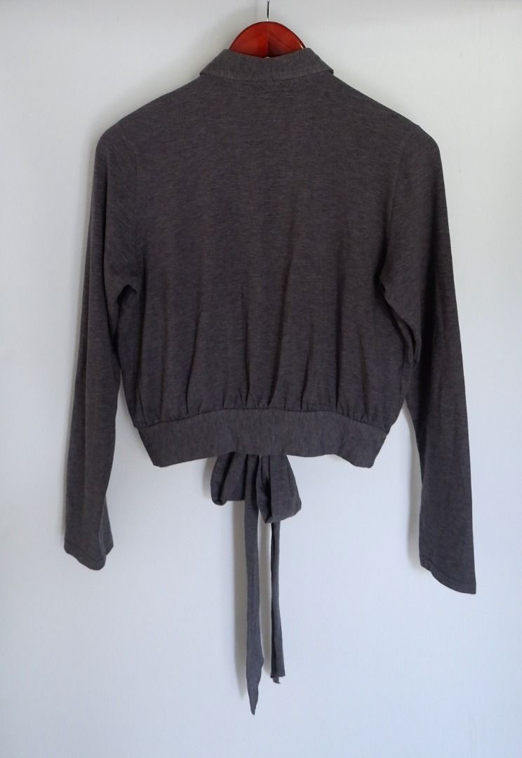 Grey Cropped Utility Tie-Front Long Sleeve Blouse (Category: Longsleeves) located in San Juan City. Submitted by olispace (Listing ID 1437625232, Image 2). Description: Grey Cropped Utility Tie-Front Long Sleeve Blouse 🌷Condition: 9/10 —RFS: Decluttering 🧺 📍Brgy. Balong-bato, San Juan City MOP: Gcash MOD: Lalamove.