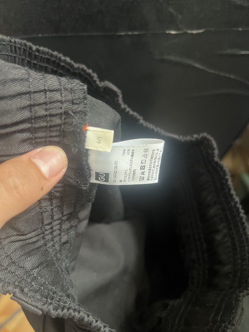 GU Black Pants - Size S (Category: Trousers) located in Manila. Submitted by dommnc (Listing ID 1437690128, Image 3). Description: - GU black pants - Size: S - Features: Elastic waistband, two back pockets - Material: Polyester and recycled polyester blend - Fit: Relaxed - Perfect for casual wear.