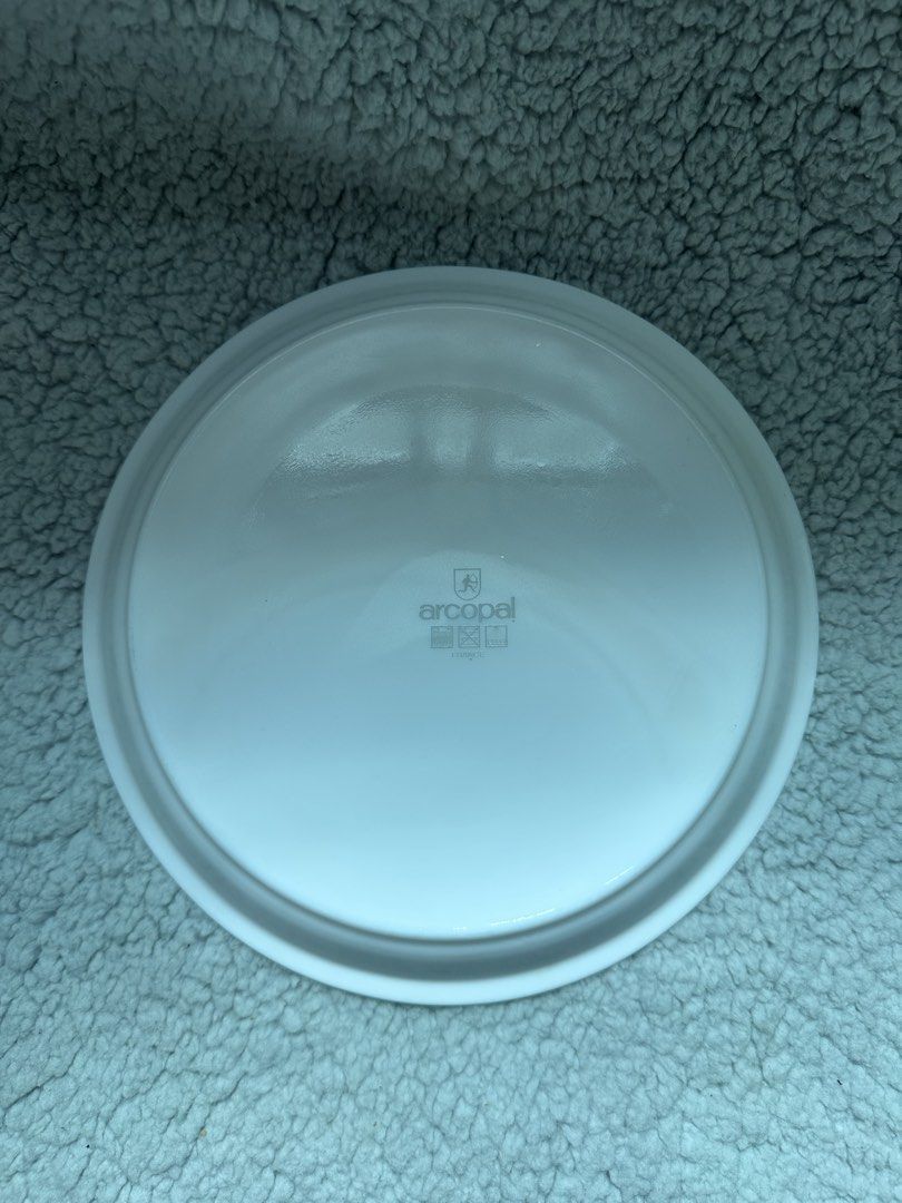 Hello Kitty Arcopal Divided Plate (Category: Dinnerware & Cutlery) located in Manila. Submitted by konami_bjork (Listing ID 1437613541, Image 2). Description: - hello Kitty Arcopal divided plate - Features a cute Kitty and bear design - Convenient three-section design - Authentic Arcopal logo on the back - Classic round shape - Clean white color.