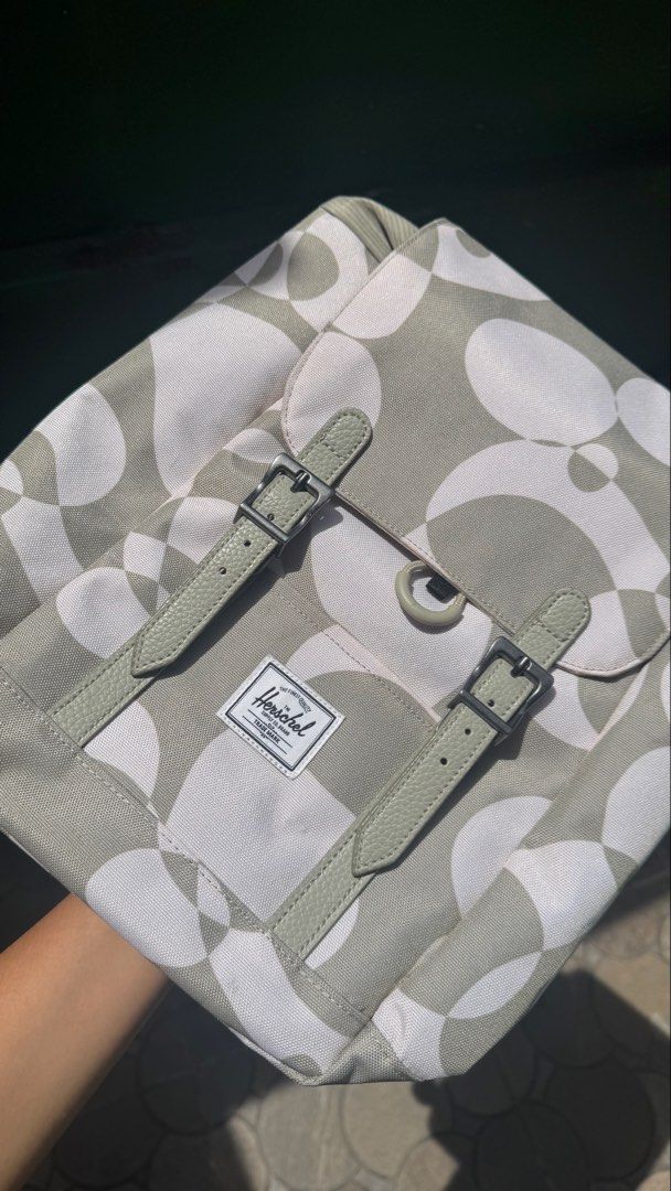 Herschel Retreat Mini Backpack Visual Voids Abbystn Us 10L (Category: Backpacks) located in Cotabato. Submitted by monnik11 (Listing ID 1437622906, Image 1). Description: ‼️ORIGINAL‼️ - Spacious - Good for everyday use specially for those who have iPad - may small stains lang due to school use pero hindi rin visible NEGOTIABLE Feel free to ask questions 😊.