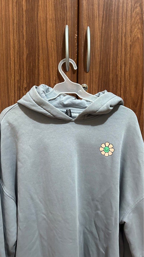 H&M Divided Hoodie Sweatshirt Oversized (Category: Coats, Jackets and Outerwear) located in Las Pinas. Submitted by ameothings (Listing ID 1437613587, Image 1). Description: good quality oversized size M on tag (s-m) dm if interested!.