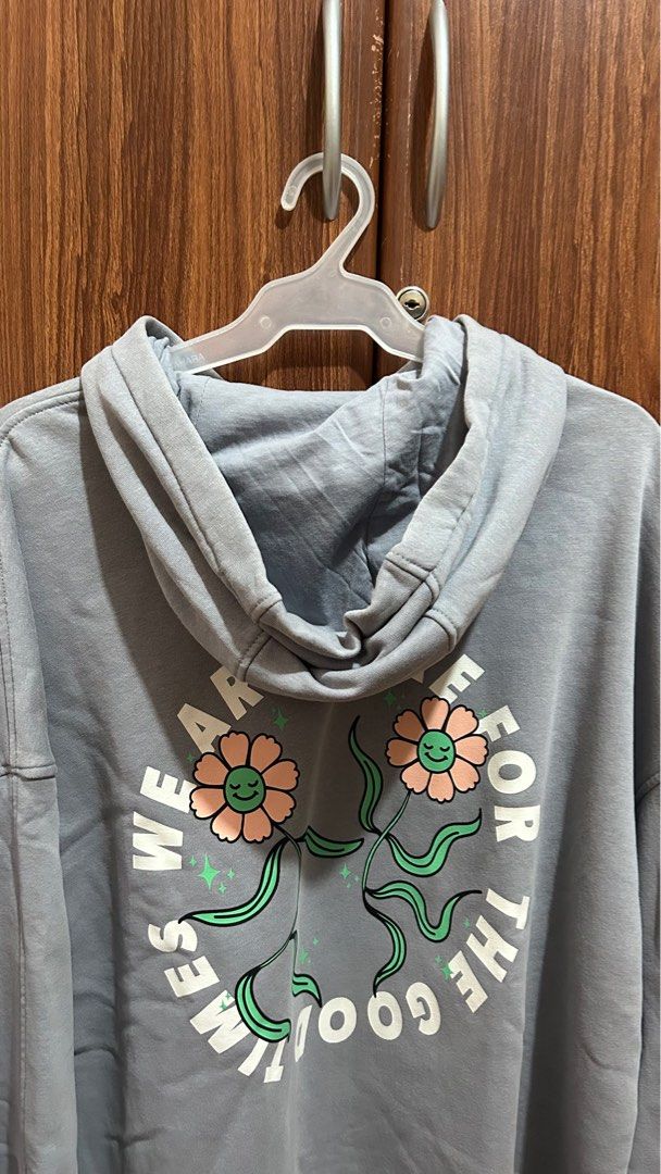 H&M Divided Hoodie Sweatshirt Oversized (Category: Coats, Jackets and Outerwear) located in Las Pinas. Submitted by ameothings (Listing ID 1437613587, Image 3). Description: good quality oversized size M on tag (s-m) dm if interested!.