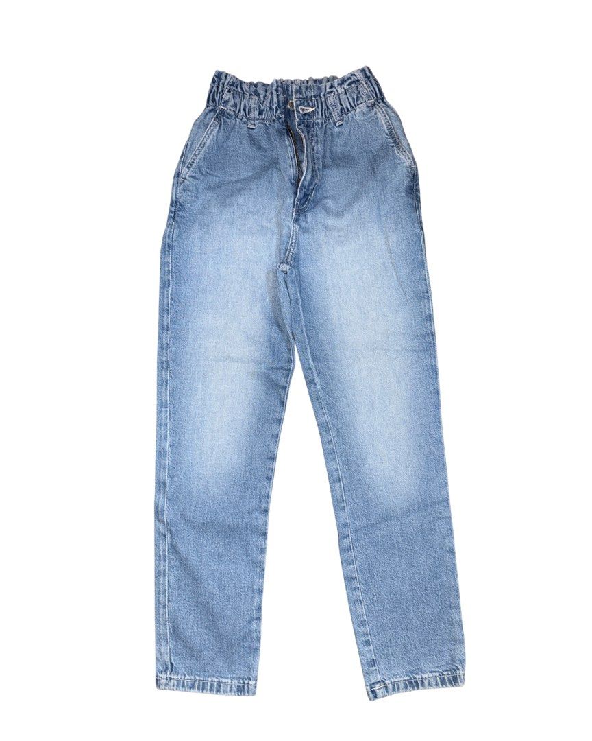 H&M Relaxed High Waist Jeans (Category: Jeans) located in Manila. Submitted by autolck (Listing ID 1437611447, Image 1). Description: - H&M Relaxed High Waist Jeans - Light blue denim wash - High waist design - Elastic waistband - Size: Waist 22”, Length 34”, Rise 11.5”, Leg Opening 6” - Condition: 10/10 - Can nego loc: las piñas mop: bank , gcash mod: lalamove ( shouldered by buyer ) .