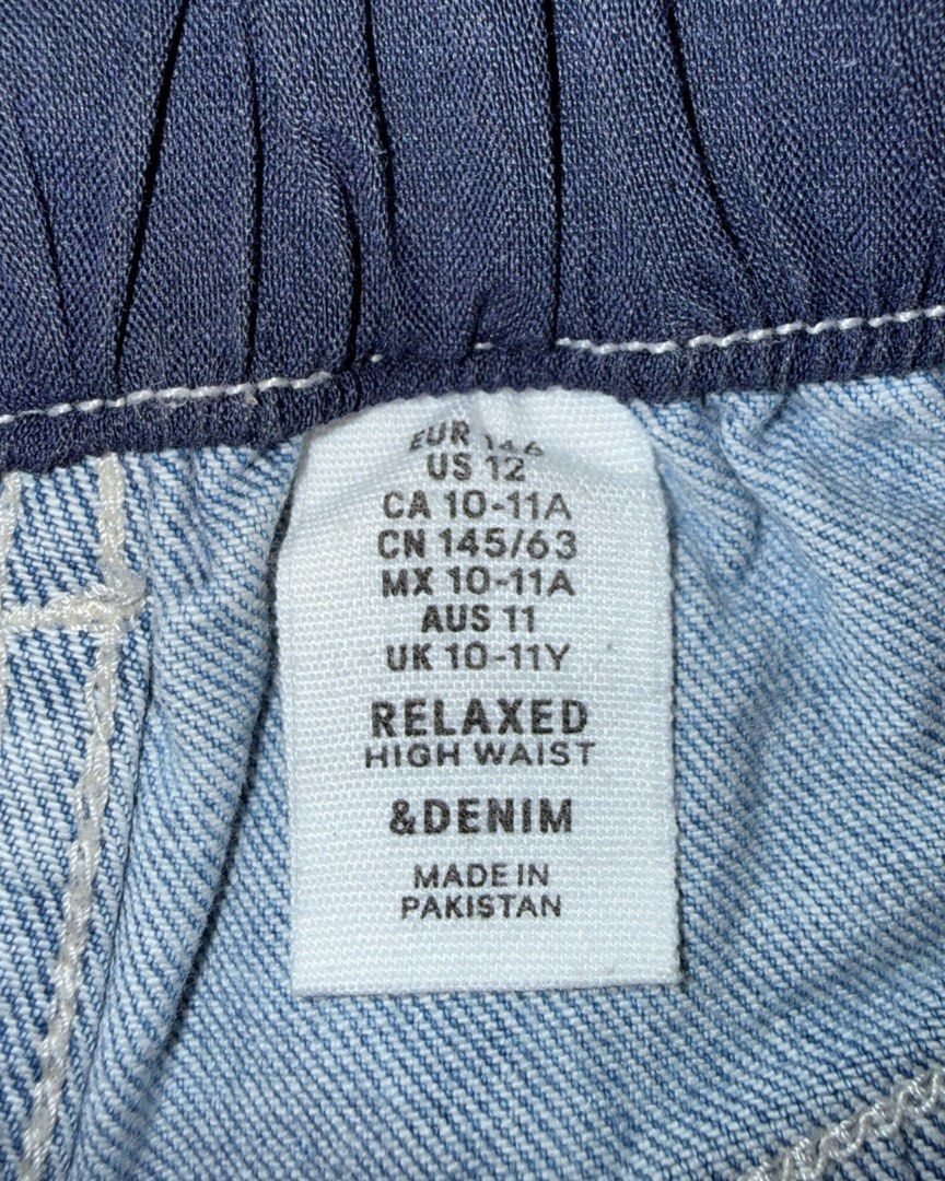 H&M Relaxed High Waist Jeans (Category: Jeans) located in Manila. Submitted by autolck (Listing ID 1437611447, Image 2). Description: - H&M Relaxed High Waist Jeans - Light blue denim wash - High waist design - Elastic waistband - Size: Waist 22”, Length 34”, Rise 11.5”, Leg Opening 6” - Condition: 10/10 - Can nego loc: las piñas mop: bank , gcash mod: lalamove ( shouldered by buyer ) .