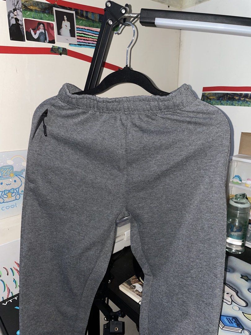 Hope Sweatshirt and Sweatpants Set (Category: Sets or Coordinates) located in Plaridel. Submitted by julien_stuff (Listing ID 1437691283, Image 3). Description: - Levito gray sweatshirt and sweatpants set. - Sweatshirt features a "HOPE" graphic and brand name. - Sweatpants have a simple design with a zipper pocket. - Made from comfortable fabric. - Ideal for casual wear..