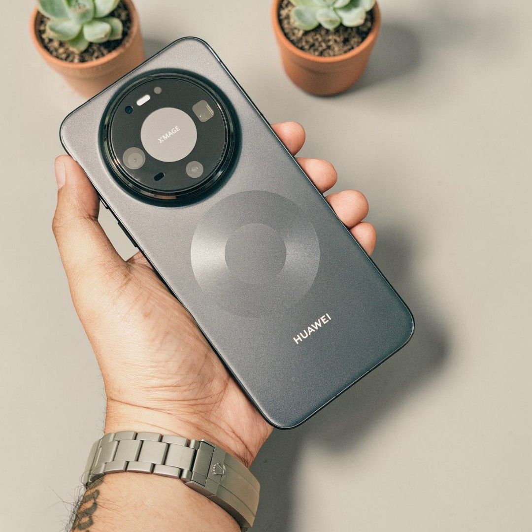 Huawei Mate 80 Pro Black 512gb (Category: Huawei) located in Manila. Submitted by julianjuleschico (Listing ID 1437625153, Image 3). Description: Huawei Mate 80 Pro Black Local Variant - NTC Good as new - No scratches Complete standard package Box same IMEI No issues or defects Php 55,000 Open for swapping.
