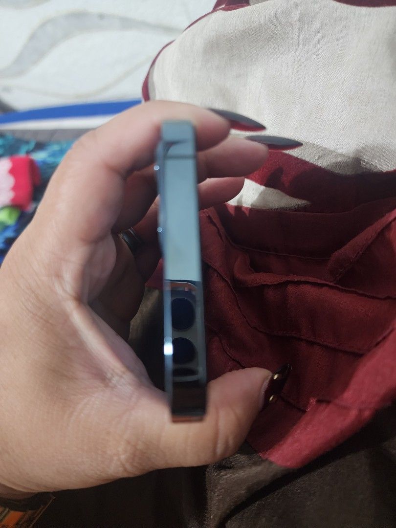 IPhone 12 pro 128 (Category: Other Mobile & Gadget Accessories) located in Makati City. Submitted by rose_30 (Listing ID 1437736745, Image 3). Description: makinis 80% battery original battery pwede sa maarte upgrade lang nang phone no issue pwede swap sa android .