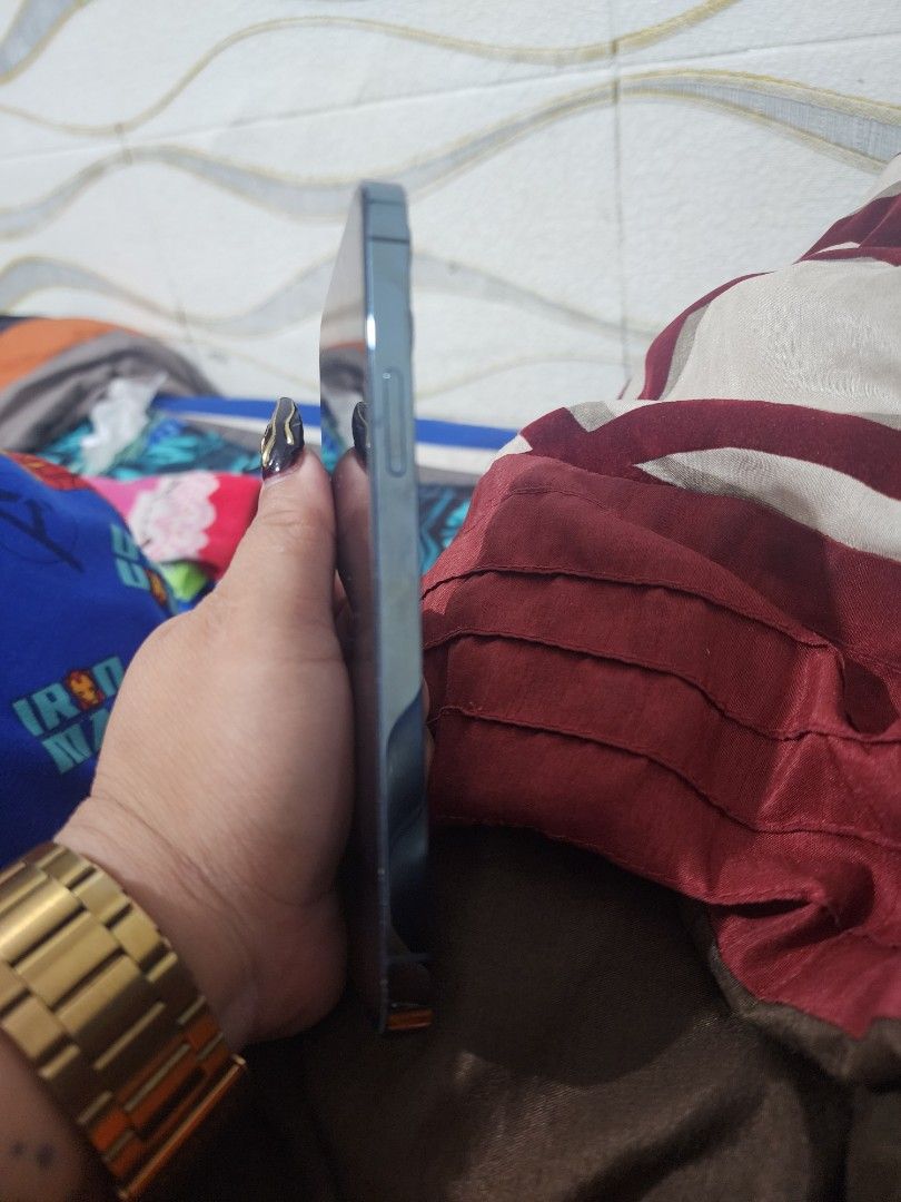 IPhone 12 pro 128 (Category: Other Mobile & Gadget Accessories) located in Makati City. Submitted by rose_30 (Listing ID 1437736745, Image 2). Description: makinis 80% battery original battery pwede sa maarte upgrade lang nang phone no issue pwede swap sa android .
