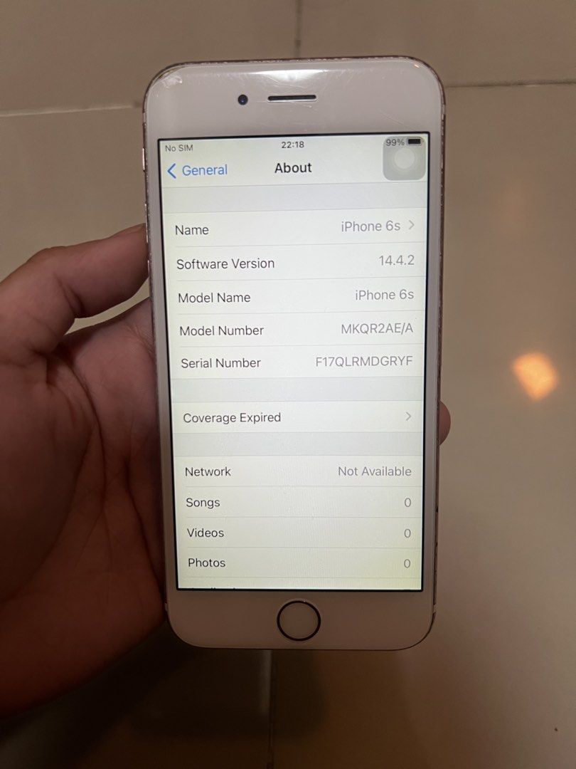 iPhone 6s (Category: iPhone 6 Series) located in Manila. Submitted by sellingelly (Listing ID 1437582268, Image 2). Description: info: - 64 gb - wifi and sim - fingerprint working - no repair history - good camera - working charging port issues: - all buttons not working - bad scratches - 81% battery health.
