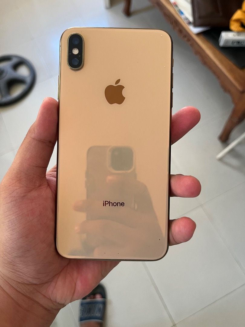 Iphone XS Max 256GB (for parts only) (Category: iPhone X Series) located in Caloocan City. Submitted by deklater.ren (Listing ID 1437601744, Image 1). Description: For parts only. Nag-overheat siya then ayaw nang mag-open. Pinapalitan ko ng battery, nag-ooverheat nung ikinabit yung bagong battery. Negotiable pa yung price..