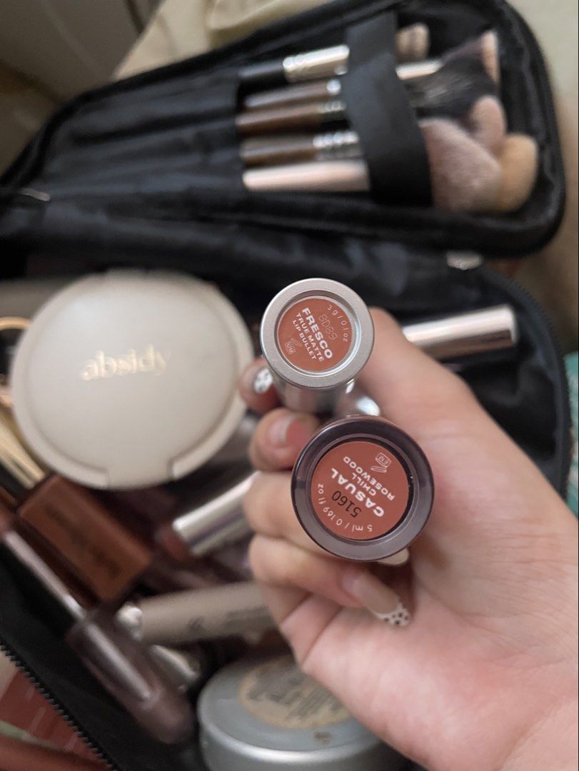 Issy & Kiko Lippies (Category: Makeup) located in Manila. Submitted by sevdeclutter (Listing ID 1437745911, Image 2). Description: dm for info’s.