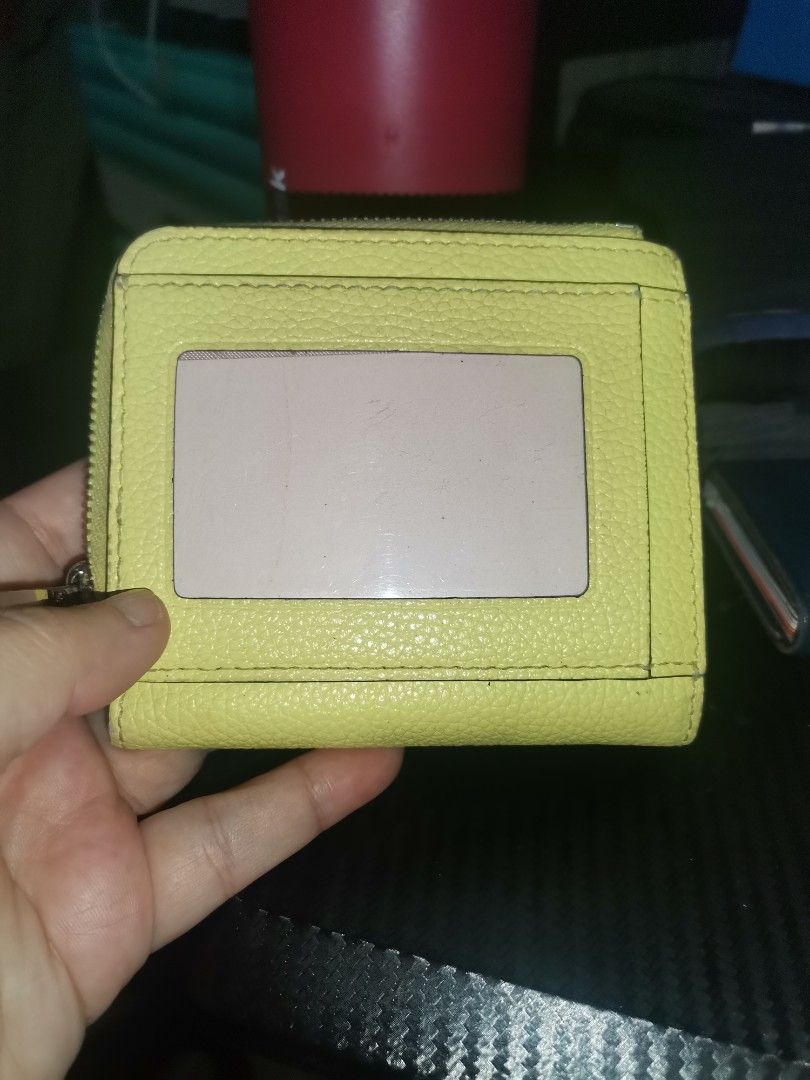 Kate spade wallet (Category: Luxury Bags & Wallets) located in Pasig City. Submitted by catbubc (Listing ID 1437721123, Image 2). Description: Still in pristine condition👌 Kindly refer to the photos for details.