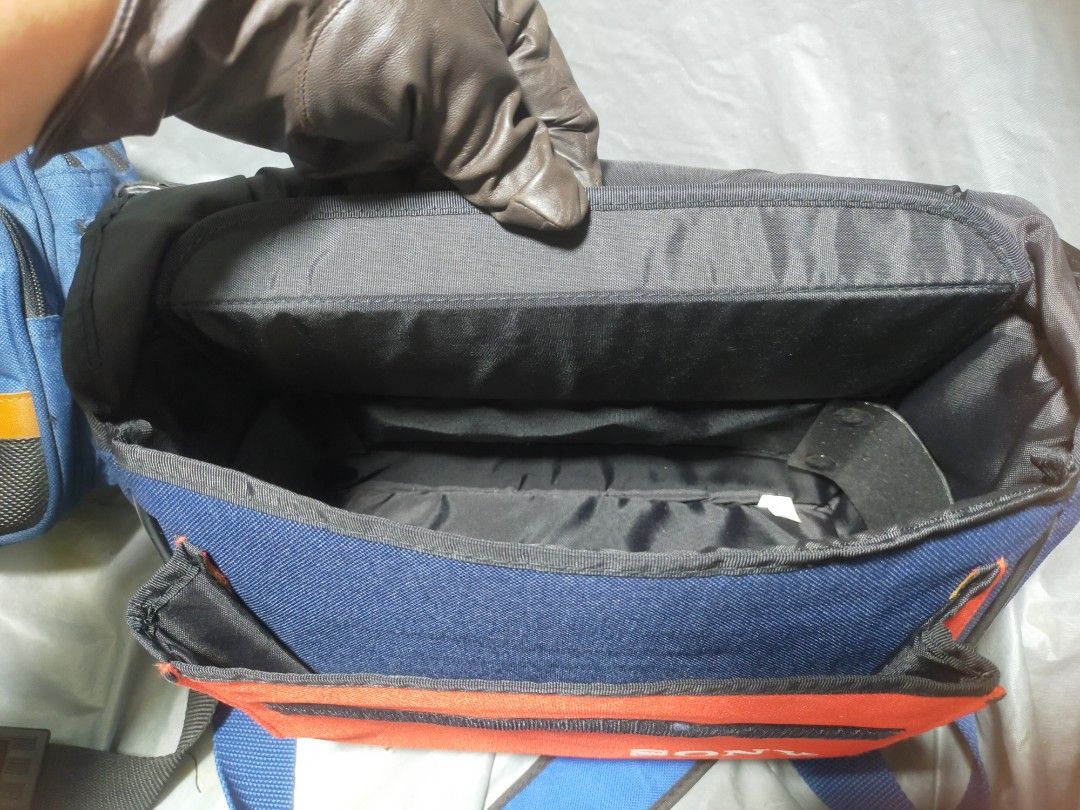 Kenko / Sony camera bag (Category: Announcements) located in Pasay City. Submitted by 22aileen (Listing ID 1437734943, Image 2). Description: Kenko / Sony camera bag all good condition.