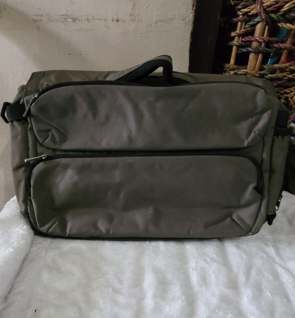 LAPTOP BAG UNISEX (Category: Laptops & Notebooks) located in Quezon City. Submitted by fabshoppe2001 (Listing ID 1437686819, Image 2). Description: LAPTOP BAG KASYA 14INCHES NA LAPTOP.MATIBAY MAKAPAL AMG MATERIAL. PM IF INTERESTED SLIGHTLY NEGOTIABLE LOC: QUEZON CITY MOP: GCASH.