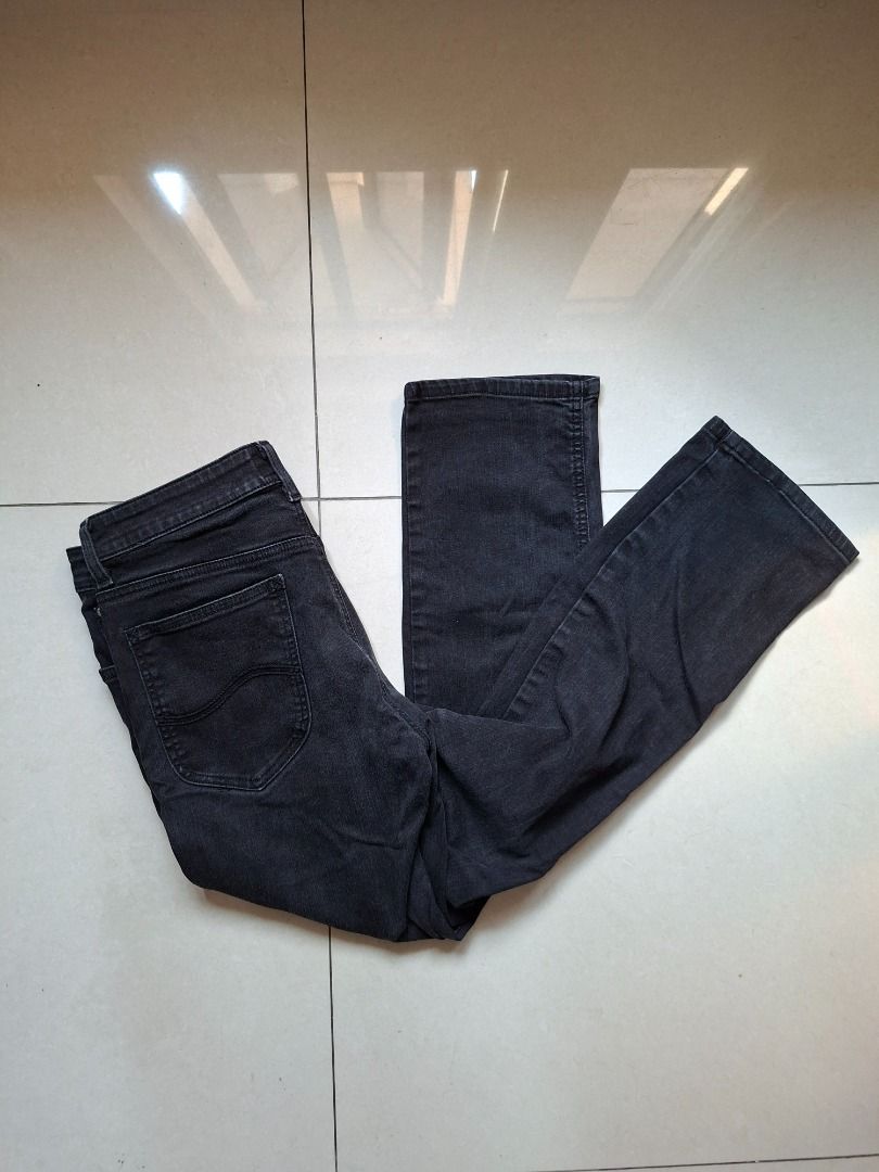 Lee Straight Fit Black Jeans (Category: Jeans) located in Quezon City. Submitted by _eugeugeug (Listing ID 1437741115, Image 2). Description: -- DETAILS -- SIZE: 29 on tag RFS: Decluttering -- CONDITION -- Pre-loved No visible flaws -- PAYMENT -- via GCash/Maya -- DELIVERY -- via J&T express via Lalamove Meetup @ Gateway Mall / SM Manila Location @ QC Cubao.
