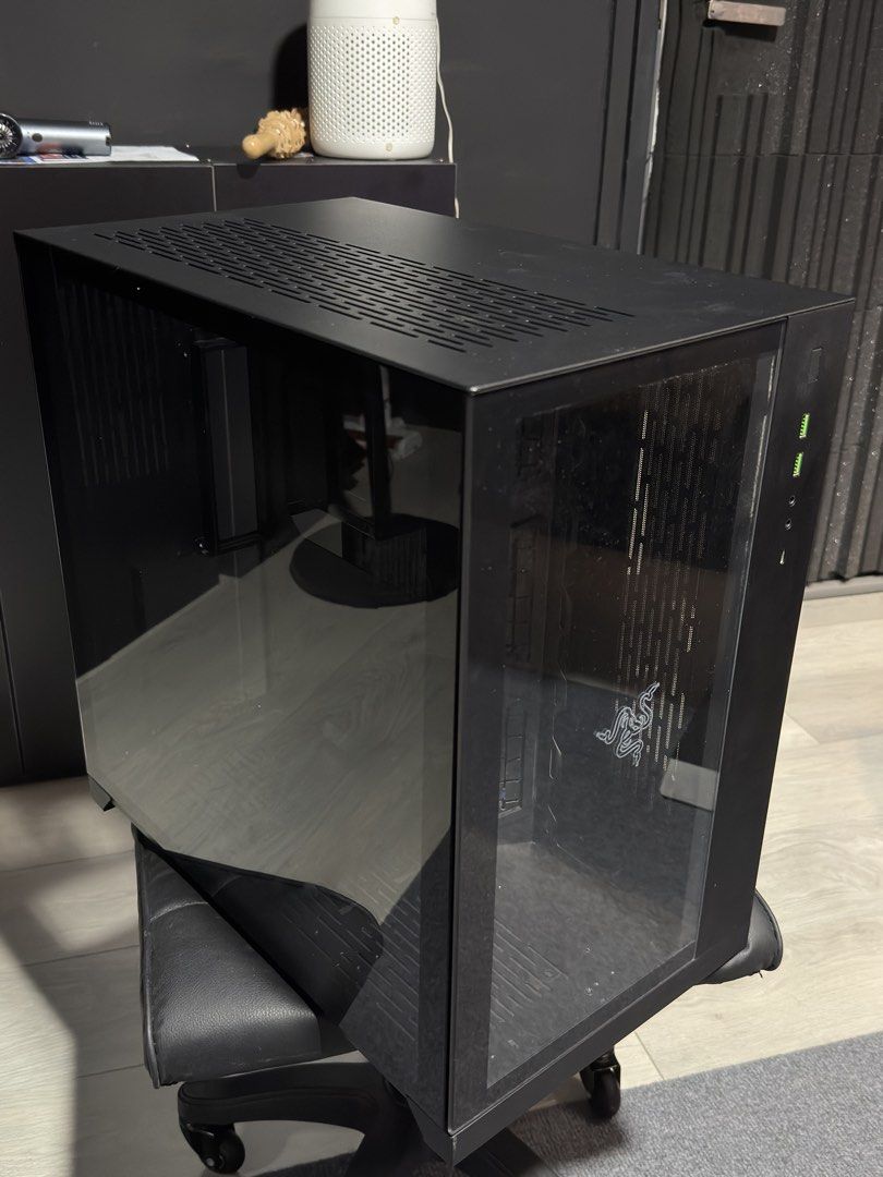 Lian Li 011 x Razer mid tower pc casing453234609347645443