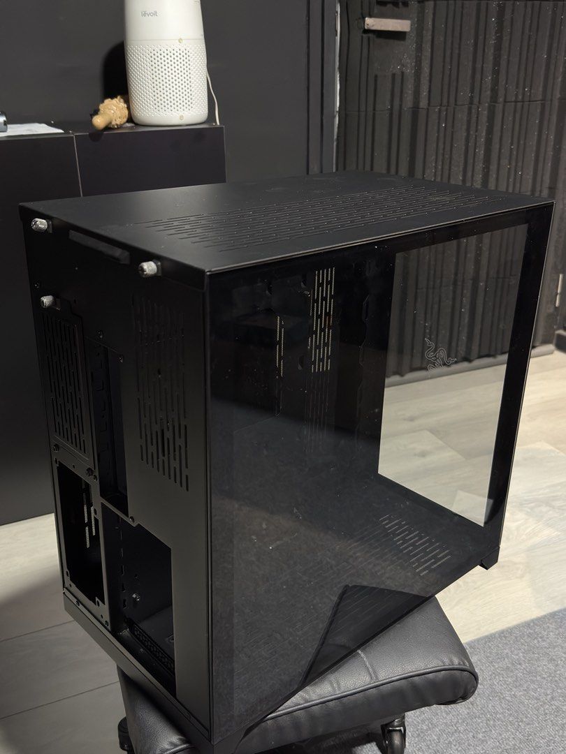 Lian Li 011 x Razer mid tower pc casing453234609347645444