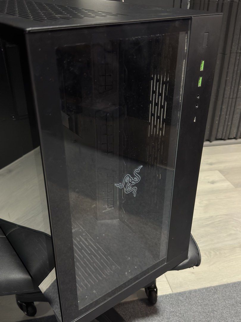 Lian Li 011 x Razer mid tower pc casing453234609347645442