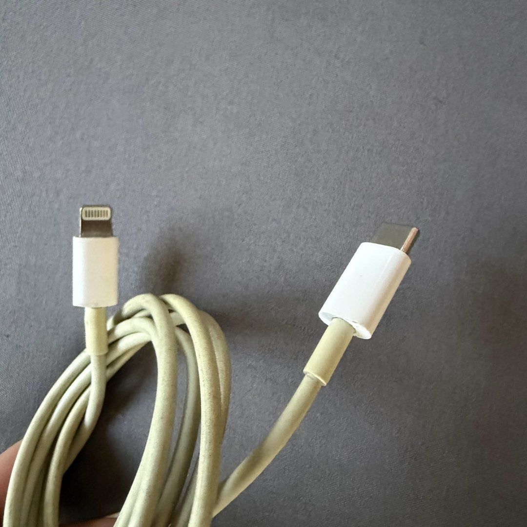 Lightning chargers (Category: Chargers) located in Paranaque City. Submitted by shop.baesic (Listing ID 1437670428, Image 3). Description: Upgraded phone no longer need any kind of Lightning.