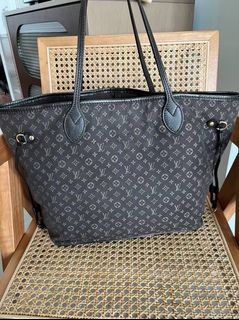 (Category: ) located in . Submitted by ladieswardrobe (Listing ID 1437614037, Image 1). Description: .