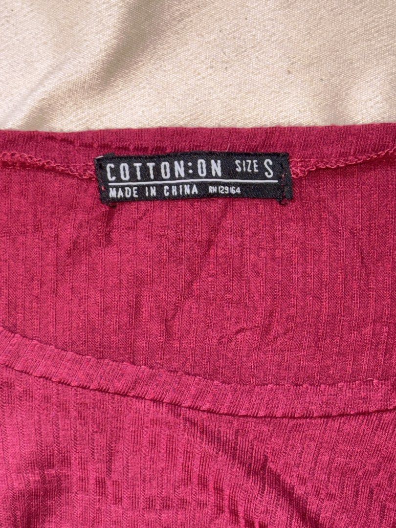 Cotton On Maroon Knitted Long Sleeves (Category: Longsleeves) located in Makati City. Submitted by thethriftstore.ph (Listing ID 1437674379, Image 3). Description: ✨ Maroon Knitted Long Sleeves ✨ Description: Brand: Cotton On Size: Small Condition: Preloved (not ukay) Fabric: Stretchable, very soft, breathable fabric. Mode of Payment: Gcash Mode of delivery: Lalamove (delivery fee will be shouldered by the buyer).