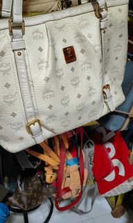 (Category: ) located in . Submitted by darriebags88 (Listing ID 1437652013, Image 1). Description: .