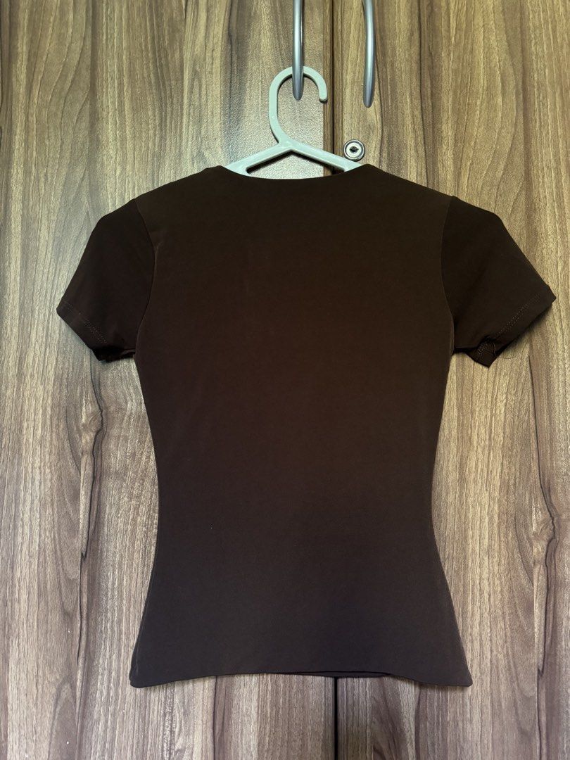 Mera Plain Fitted T-shirts (Category: Shirts) located in Angono. Submitted by gentlyadoredstuff (Listing ID 1437661790, Image 2). Description: - 90 pesos each.