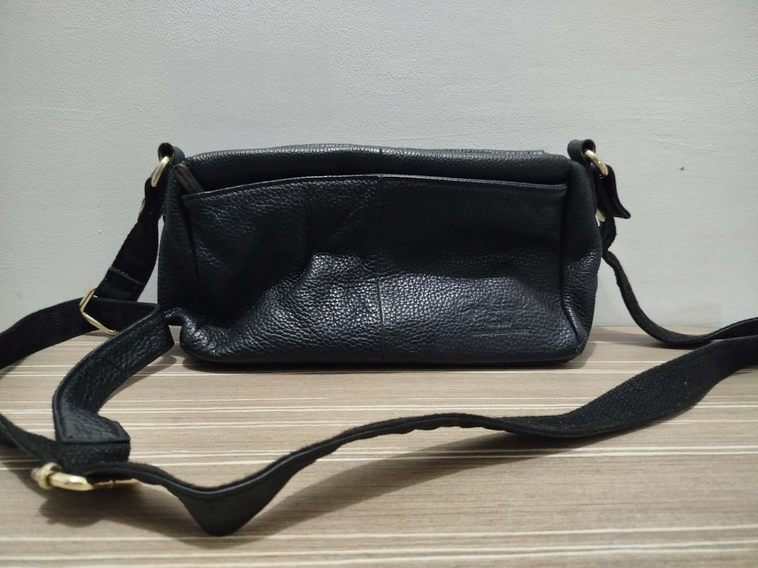 Milano Black Leather Crossbody Bag (Category: Cross-body Bags) located in Cavite. Submitted by prncs.jc (Listing ID 1437698398, Image 1). Description: Product Description: - Item: Black Leather Crossbody Bag - Color: Classic Black - Material: Genuine Leather - Closure: Secure top zipper closure - Handle/Strap: Adjustable black shoulder strap with gold-tone metal hardware Interior: - Dark brown fabric lining - Inner zippered pocket for secure stor
