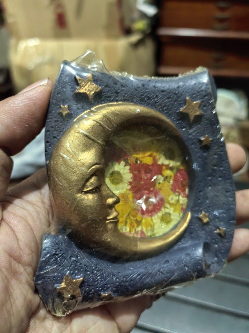 Mini Ceramic Stand Frame (Category: Frames & Pictures) located in Cebu City. Submitted by dudes_villanueva (Listing ID 1437595329, Image 2). Description: Mini Ceramic Stand Frame Brand New.