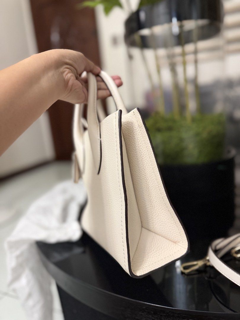 MK MIRELLA (Category: Luxury Bags & Wallets) located in Cavite. Submitted by denimloveph2020 (Listing ID 1437730516, Image 3). Description: GANDA NITO orig sa Japan nabili Hndi msyado Gamit.