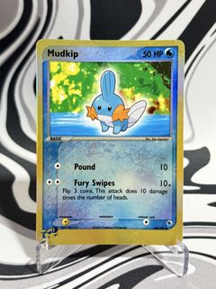 ninetales holographic pokemon card value Alolan Ninetales 28/147 Cracked Ice Holo Pokemon Card Near Mint main image 1