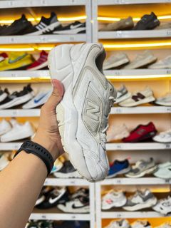 (Category: ) located in . Submitted by soletrip_footwear_trading (Listing ID 1437600105, Image 1). Description: .