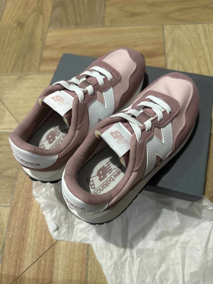 New Balance for Kids (Category: Sneakers) located in Manila. Submitted by marymaemaine (Listing ID 1437730209, Image 2). Description: - bought from Singapore🇸🇬 - legit New Balance - comes with a box Feel free to ask me if you have any questions!😊.