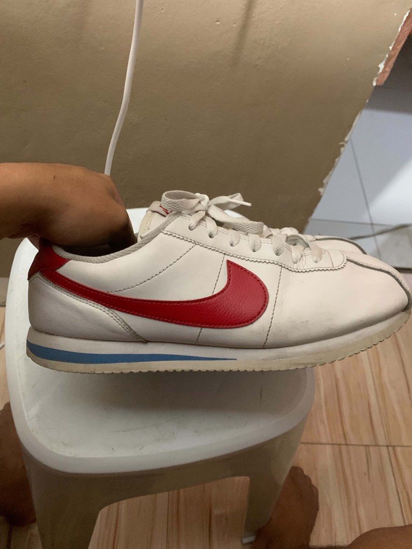 Nike Cortez White Red Sneakers (Category: Sneakers) located in Manila. Submitted by kimsanorjo03985 (Listing ID 1437630473, Image 1). Description: - Classic Nike Cortez - White with red accents - Iconic Nike swoosh - Nike logo on heel - White laces - Blue stripe on sole.