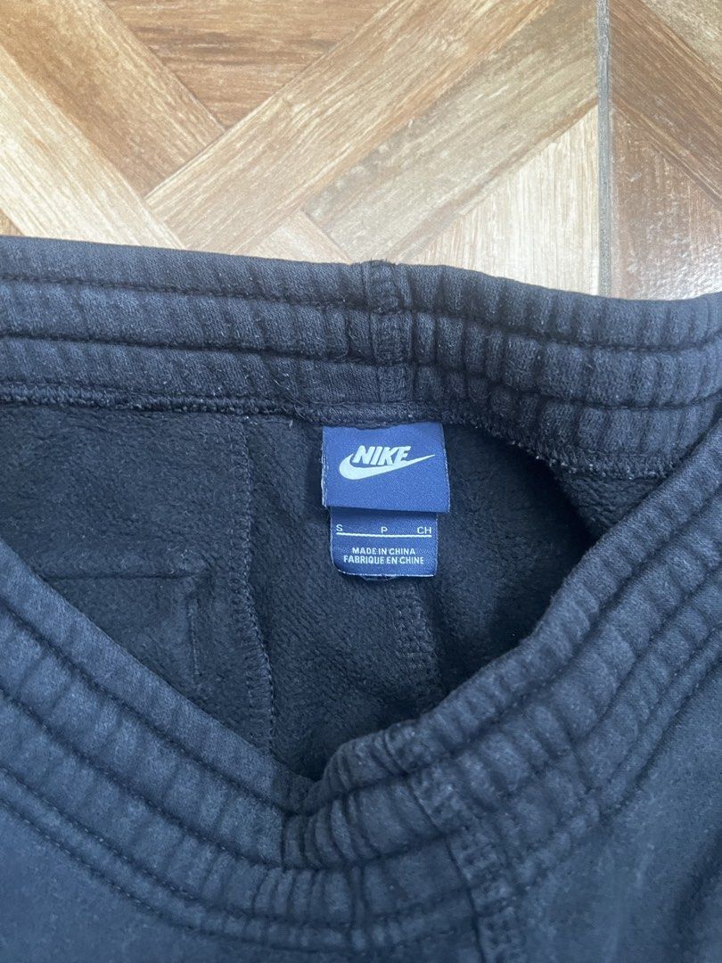NIKE Fleece Jogger Sweatpants (Category: Joggers) located in Manila. Submitted by dommnc (Listing ID 1437686296, Image 3). Description: NIKE Fleece Jogger Sweatpants Size S On Tag Color Black .