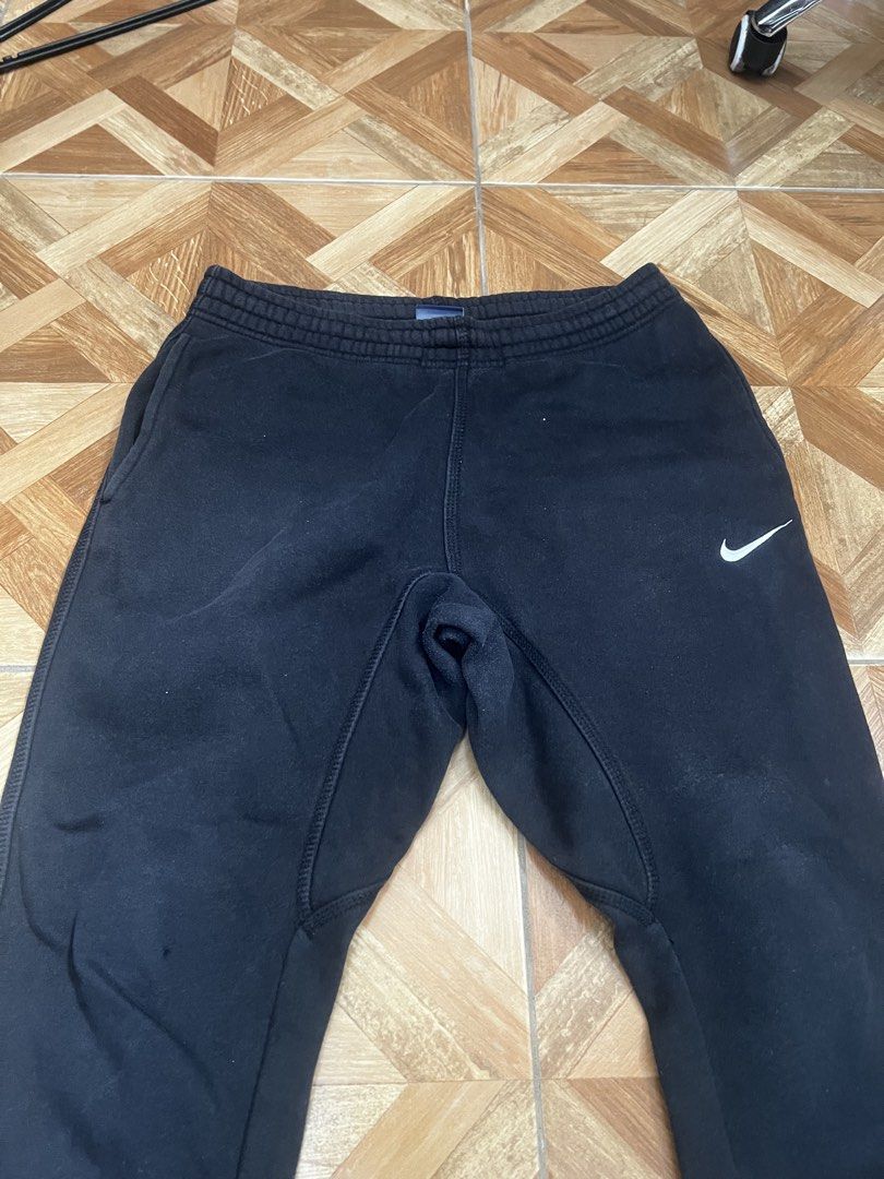 NIKE Fleece Jogger Sweatpants (Category: Joggers) located in Manila. Submitted by dommnc (Listing ID 1437686296, Image 1). Description: NIKE Fleece Jogger Sweatpants Size S On Tag Color Black .