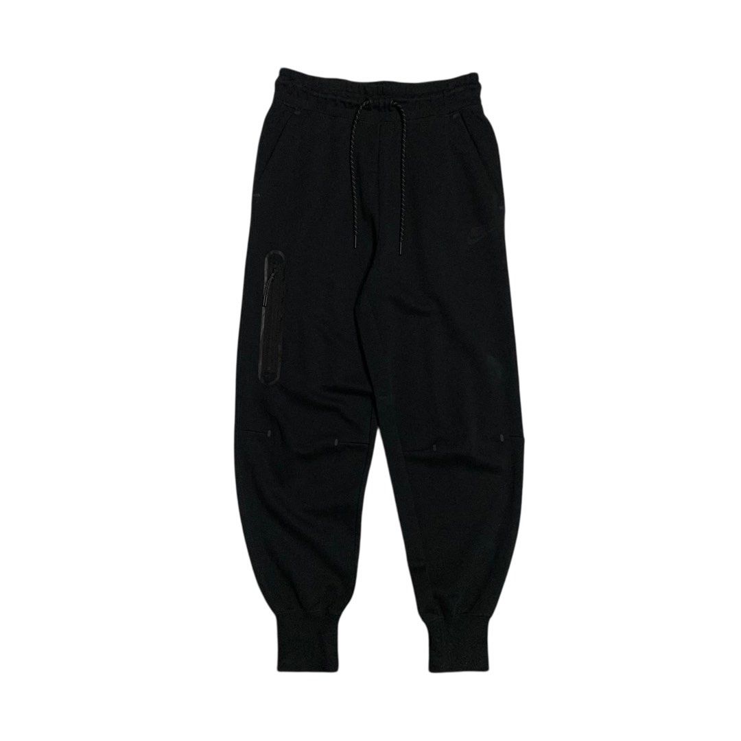 Nike Techfleece Sweatpants (Category: Joggers) located in Baguio. Submitted by thesecretshop_ph (Listing ID 1437660895, Image 1). Description: Size: Small Lenght: 37” Waist: 26”-30” Issue: -.