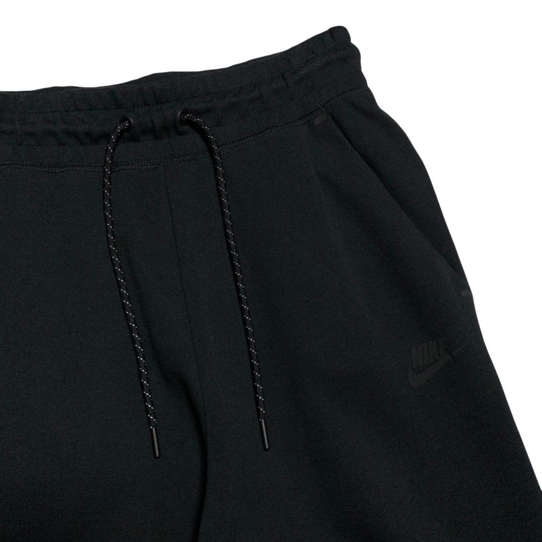 Nike Techfleece Sweatpants (Category: Joggers) located in Baguio. Submitted by thesecretshop_ph (Listing ID 1437660895, Image 3). Description: Size: Small Lenght: 37” Waist: 26”-30” Issue: -.