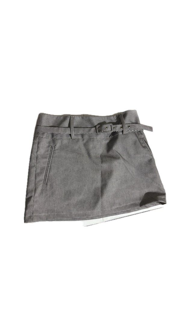 Office Siren Gray Mini Skirt (Category: Skirts) located in Manila. Submitted by skyfl4kesdeclutter (Listing ID 1437703715, Image 1). Description: - has zipper at the side and a belt - 26-28 waist - super cute for going out!.