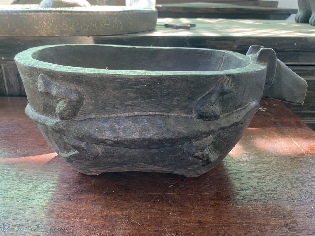 Old kinahu offering bowl (Zoomorphic Design) (Category: Vases & Decorative Bowls) located in Malolos. Submitted by jjantiques (Listing ID 1437590680, Image 1). Description: hand-carved traditional Ifugao ritual vessel known as a Kinahu bowl Size: 7”H 15”L 7.5”W.