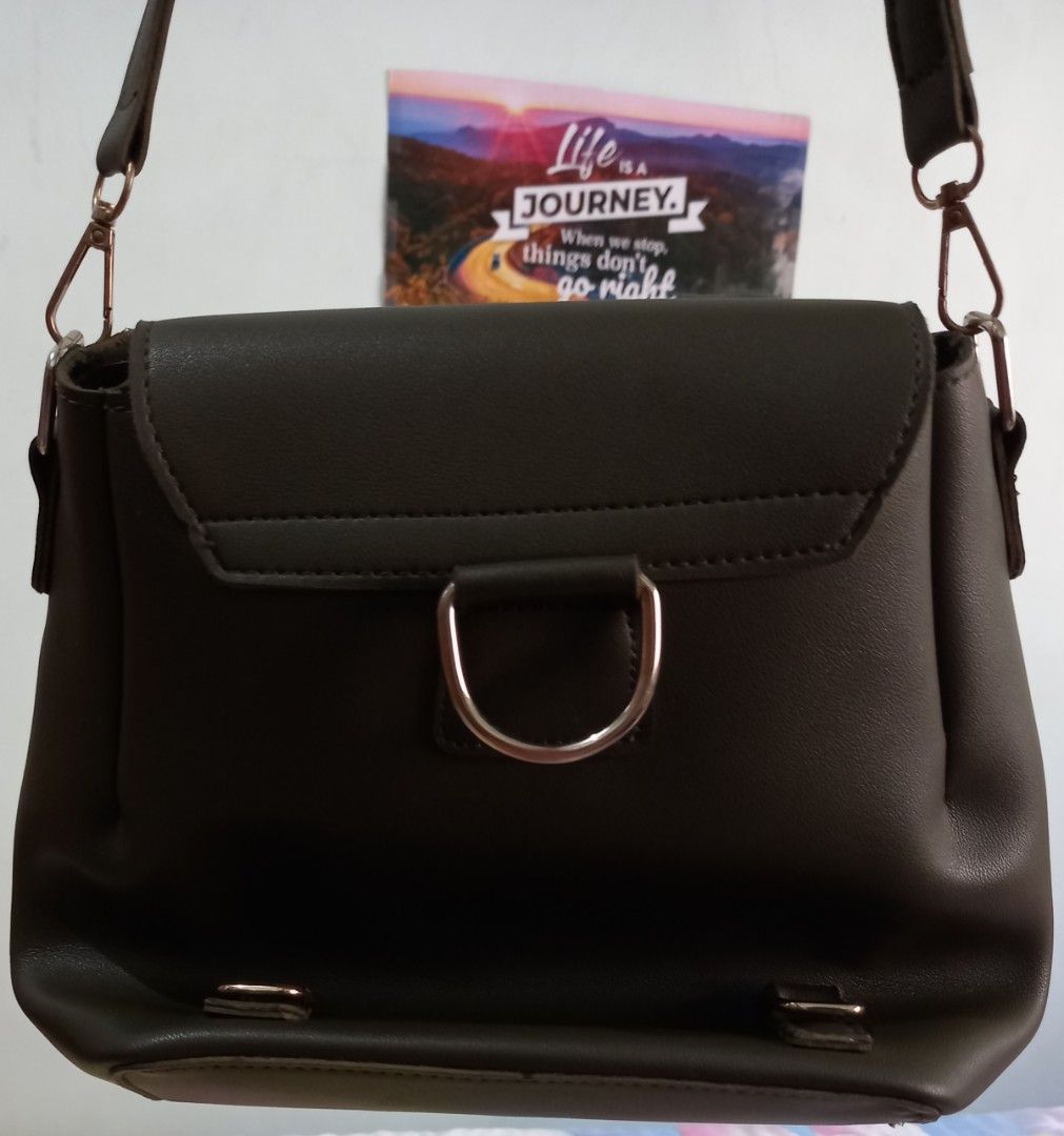 Olive Green Shoulder Bag/Knapsack with Zippers (Category: Shoulder Bags) located in Mandaluyong City. Submitted by gantan.tree (Listing ID 1437634940, Image 2). Description: Please read WHOLE ad thoroughly! Olive green shoulder bag -Size: height 10" width 11" sides 3"-3.5" base: 8.25" - Zippered main compartment - Flap closure w/ ring detail - 2 front zippered pockets - Leather like material - adjustable knapsack strap length: 27" *Check pictures
