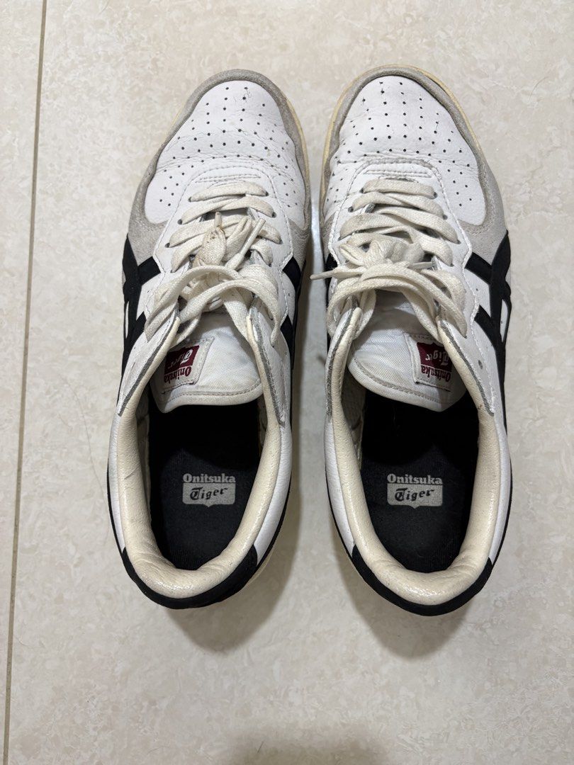 Onitsuka Tiger Mexico 66 Sneakers - US 9 (Category: Sneakers & Footwear) located in Singapore. Submitted by ensonneo (Listing ID 1437678099, Image 1). Description: - Onitsuka Tiger Mexico 66 - Color: White and Black - Size: US 8.5 / EUR 42 .