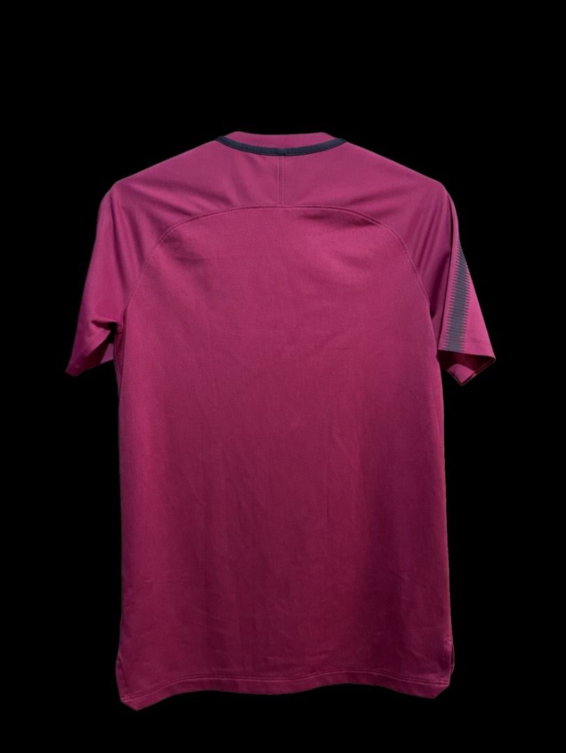 ORIGINAL NIKE DRI FIT MAGENTA (Category: Tshirts & Polo Shirts ) located in Baguio. Submitted by mrbondad (Listing ID 1437635308, Image 2). Description: Size BUST: 39 inches LENGTH: 30 inches ✅ Slightly used ✅ Good condition ✅ No major issues ✅ Ready to wear 📍 RFS: Decluttering 💬 Message me for more details/photos. Open for sure buyers only. .
