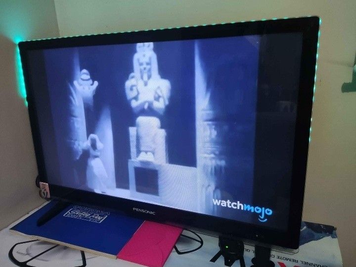 PENSONIC 29" TV (Category: TV) located in Pasig City. Submitted by zealtree.03c9cf (Listing ID 1437706726, Image 2). Description: Selling my HD TV RFS: Upgrading to a newer TV 1080p resolution Stereo speakers HDMI ports x 2 USB port x 2 RCA input 3.5mm audio jack output Antenna input Comes with: RGB LED Backlight (with color change remote) TV stand TV remote Wall mount.