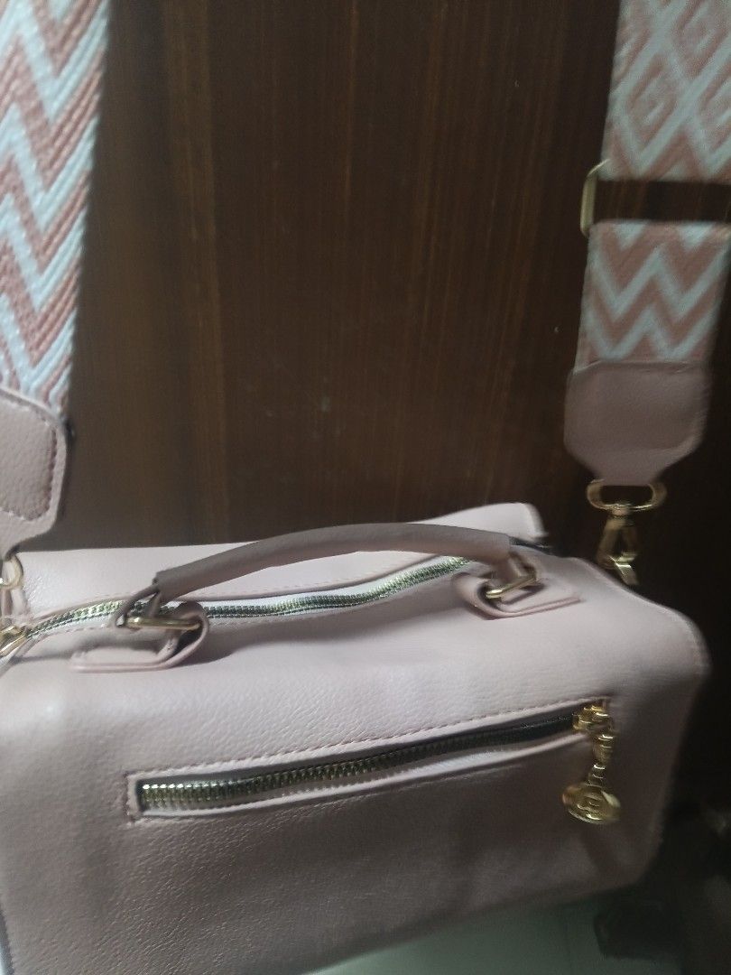 Pink Handbag with Chevron Strap (Category: Luxury Bags & Wallets) located in Cainta. Submitted by nice_1221 (Listing ID 1437622088, Image 3). Description: Chic pink handbag with a detachable chevron strap. Features a top handle, zipper closure, and gold hardware. Includes a charm..