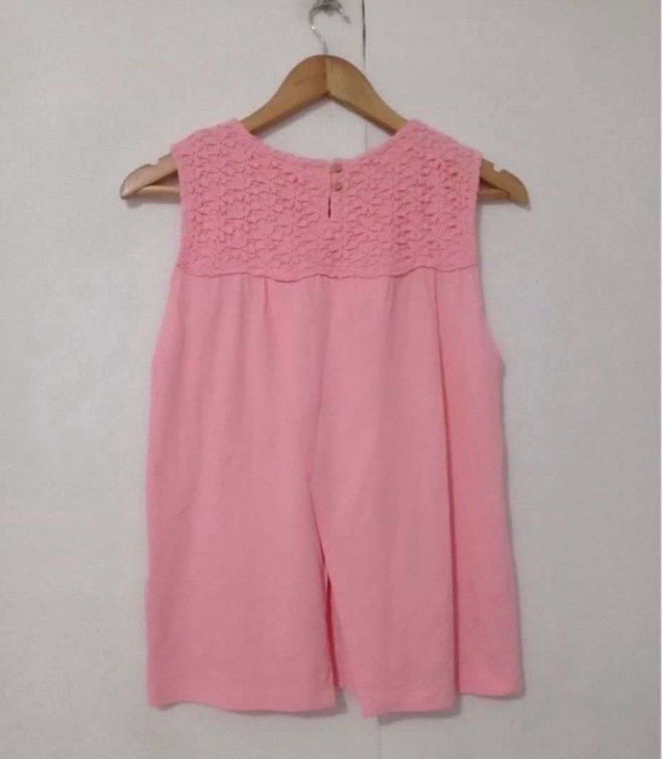 Preloved Authentic Zara Kid’s Sleeveless Blouse (Category: Babies & Kids Fashion) located in Quezon City. Submitted by etcetcshop (Listing ID 1437680647, Image 3). Description: Preloved Authentic Zara Kid’s Sleeveless Blouse Size: 13/14yo Shipping c/o buyer thru J&T ‼️This is a used item, so please refrain from purchasing if you are looking for perfection. ‼️Items may wrinkle during storage and shipping, a quick ironing will help. ‼️If your kids 