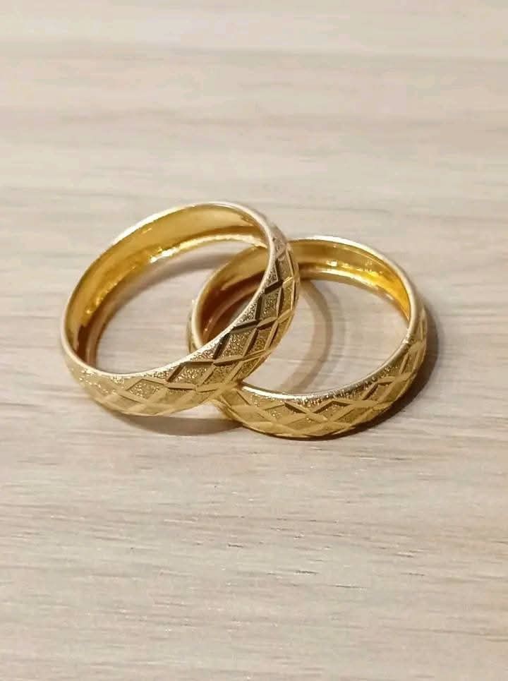 Pure 18K Saudi Gold Wedding Ring/ Couple Ring (Category: Rings) located in Caloocan City. Submitted by cheskhaionlinestore2.0 (Listing ID 1437641020, Image 1). Description: 18K Saudi Gold ✨ Wedding Ring / Couple Ring For only ₱21,750 per pair‼️ Available sizes 5,6,7,8,9,10❗ Free Box❗ Onhand and Ready to Ship🚢 🍒Nasasangla💯/ Pawnable 💯 🍒Ship Via Lbc/ JNT 🍒Same Day delivery via LALAMOVE 🚚 🍒Wise and Lifetime Investment 💯 🍒 Brandnew 💯 🍒Ope